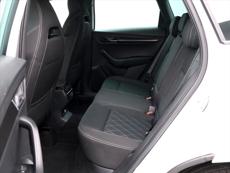 Škoda Karoq 1.5 TSI 110kW DSG CZ Sportline - fotka 14 z 36
