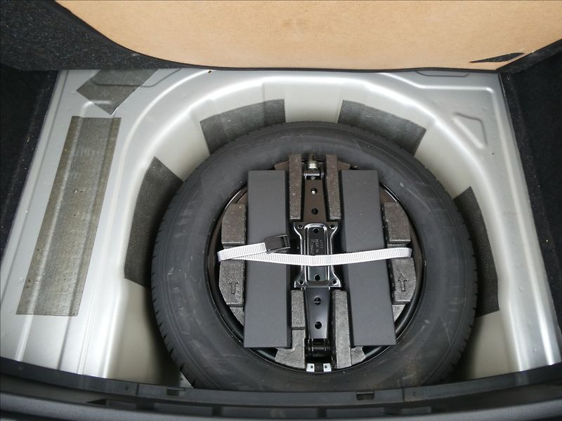 Škoda Scala 1,0 TSi 70kW ČR, DPH, klima - fotka 19 z 38