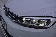 a přední LED světla svítí velmi dobře