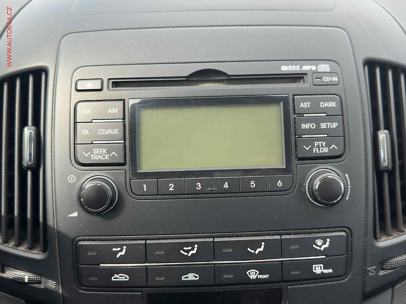 Hyundai i30 (2009) 1.6CVVT, ČR, AC - fotka 13 z 17