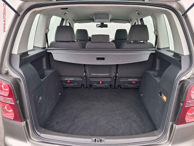 Volkswagen Touran (2007) 1.4 i, Xenon, webasto - fotka 7 z 17