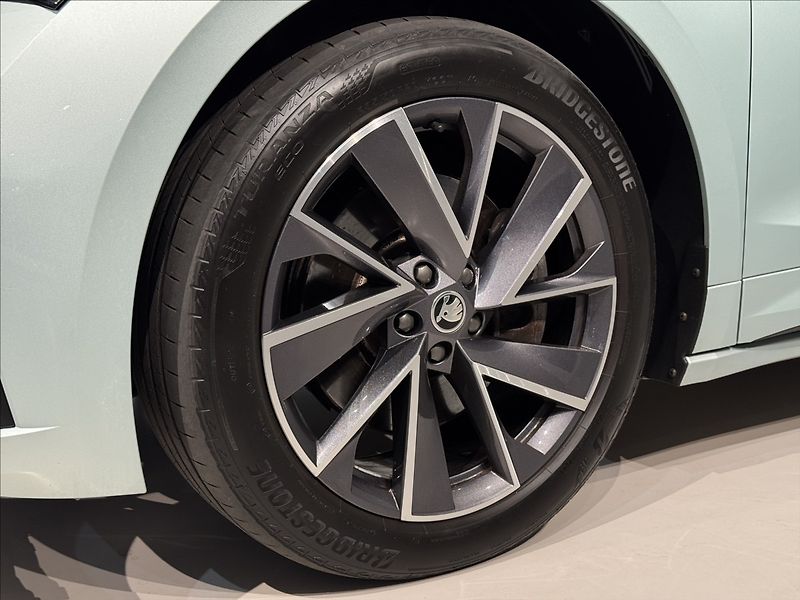 Škoda Enyaq 80x Sportline 4x4 LED Tepelko - fotka 8 z 50