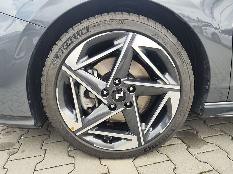 Hyundai i30 1.5 T-GDi/103 N-Line DCT MHEV - fotka 31 z 32
