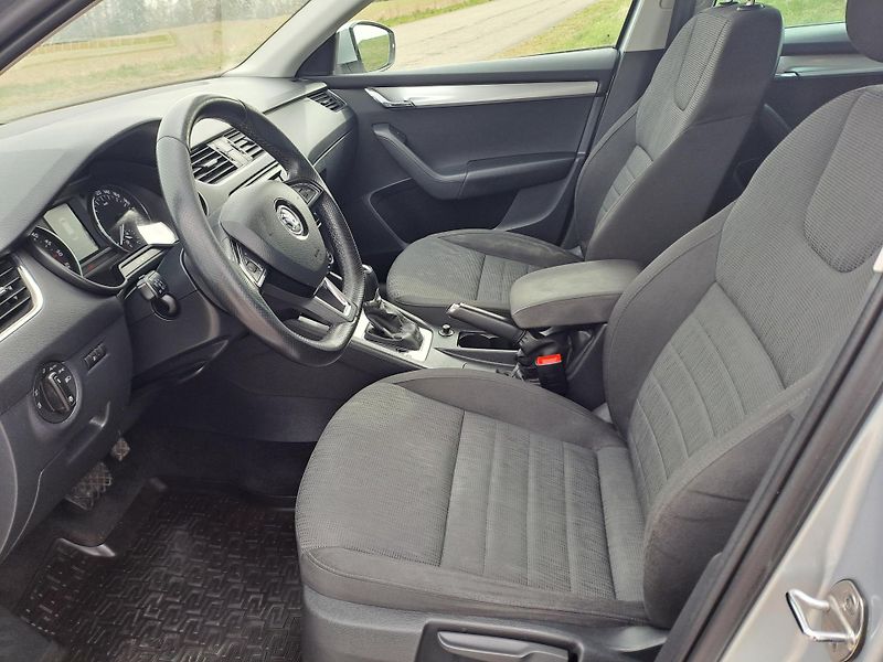 Škoda Octavia (2014) 1.6 TDi DSG PĚKNÝ STAV - fotka 10 z 33