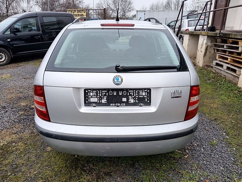 Škoda Fabia 1.4 16V Cool - fotka 4 z 17
