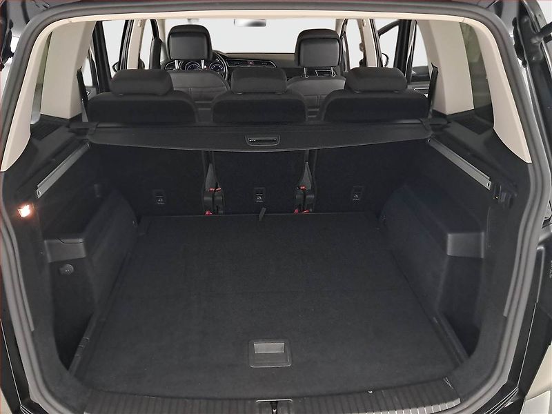Volkswagen Touran (2019) Highline 2.0 TDI, Automat - fotka 14 z 16