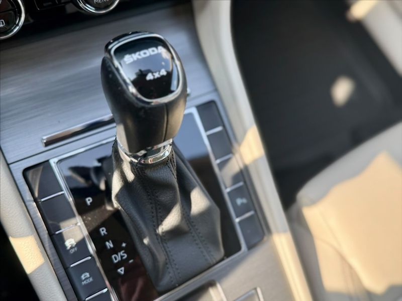 Škoda Superb 2,0 TDI STYLE 4X4 147KW WEBAST - fotka 11 z 13