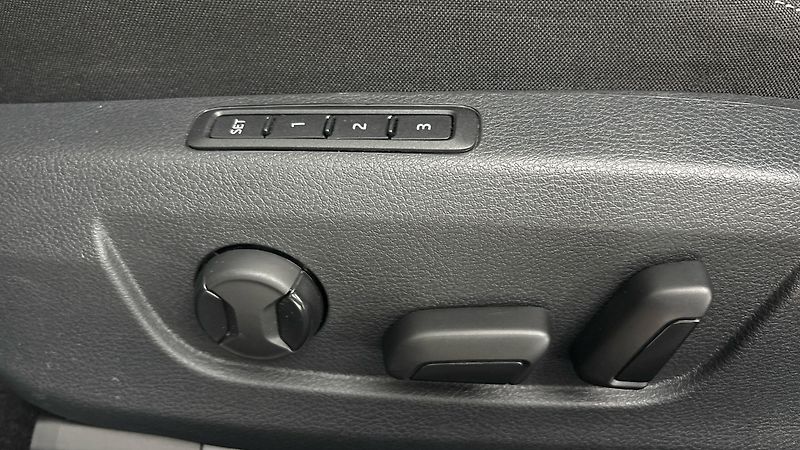 Škoda Superb 2.0 TDI DSG Style Combi - fotka 21 z 26