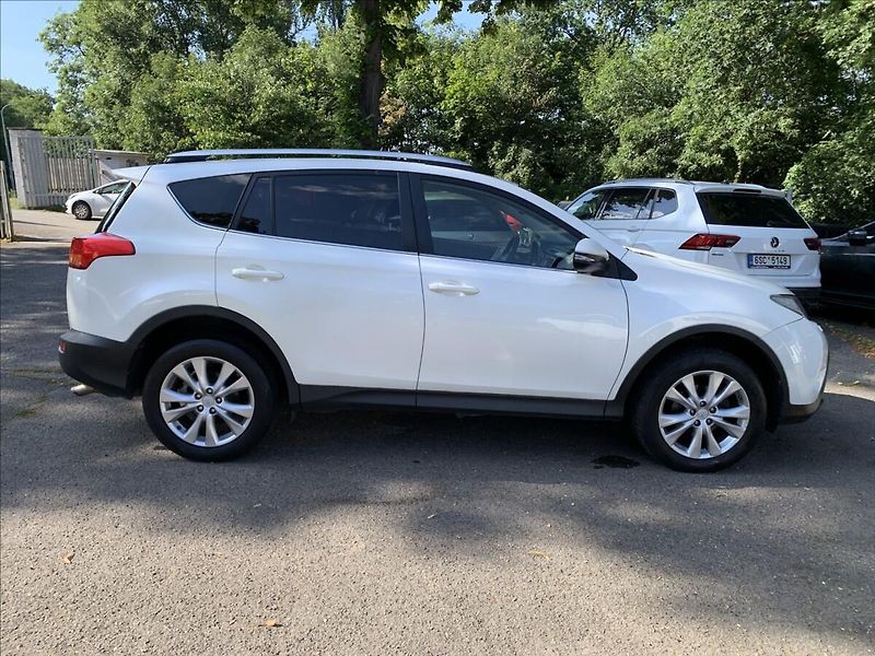 Toyota RAV4 2,2 D-4D AWD,ČR - fotka 4 z 25