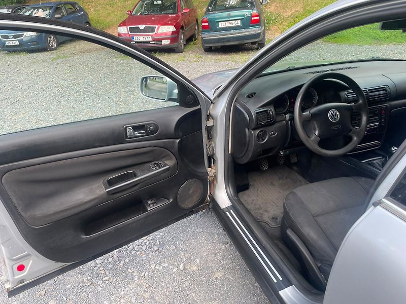 Volkswagen Passat (2003) 1,9 TDi 74 Kw TAŽNÉ - fotka 8 z 12
