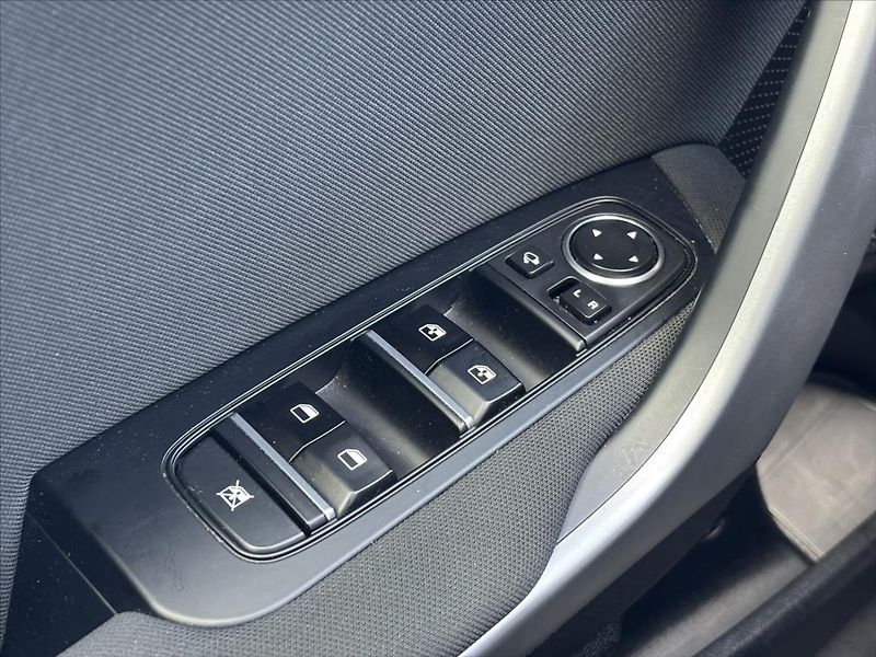 Kia Ceed 1,5 TGDi AT TOP ZÁRUKA CARPLAY - fotka 32 z 42