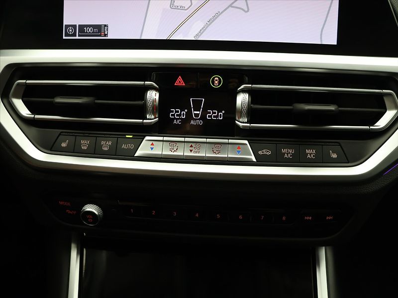 BMW Řada 3 Touring 2,0 320d 140kW CZ DPH - fotka 21 z 35
