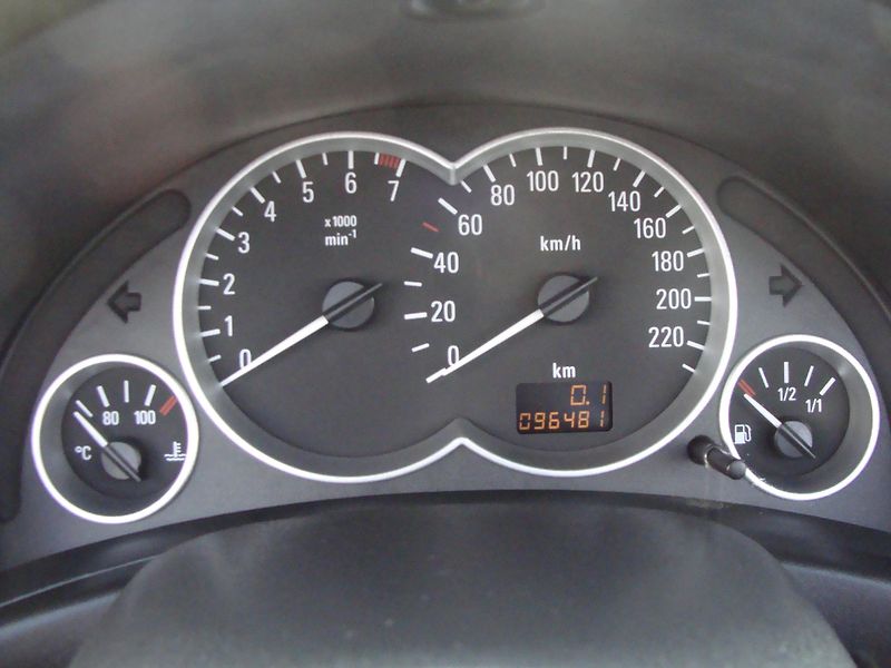 Opel Tigra 1.8i, 96000 km, 1. majitelka - fotka 12 z 31