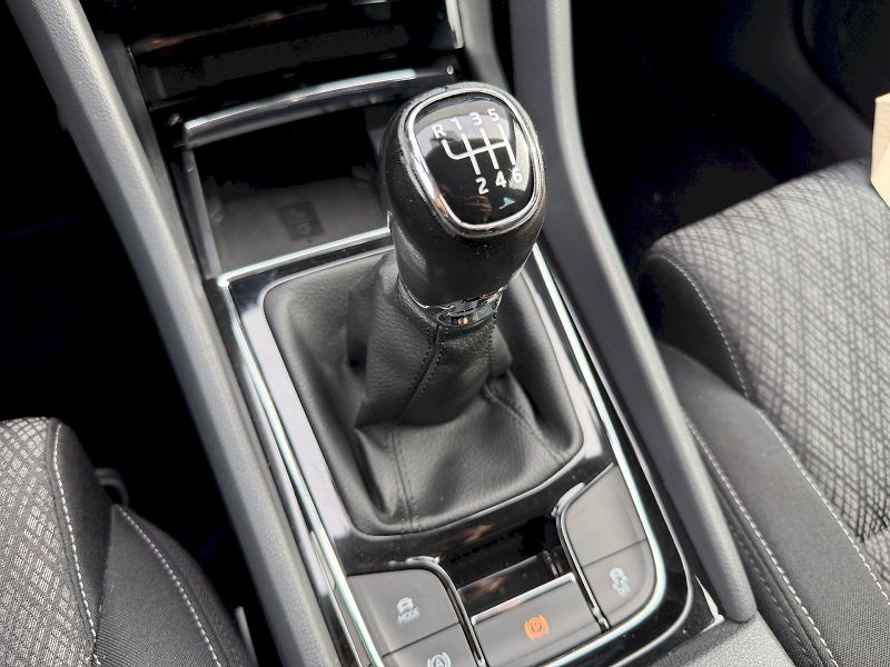 Škoda Karoq (2022) 2.0 TDI 110kW Style Plus Tažné - fotka 27 z 35