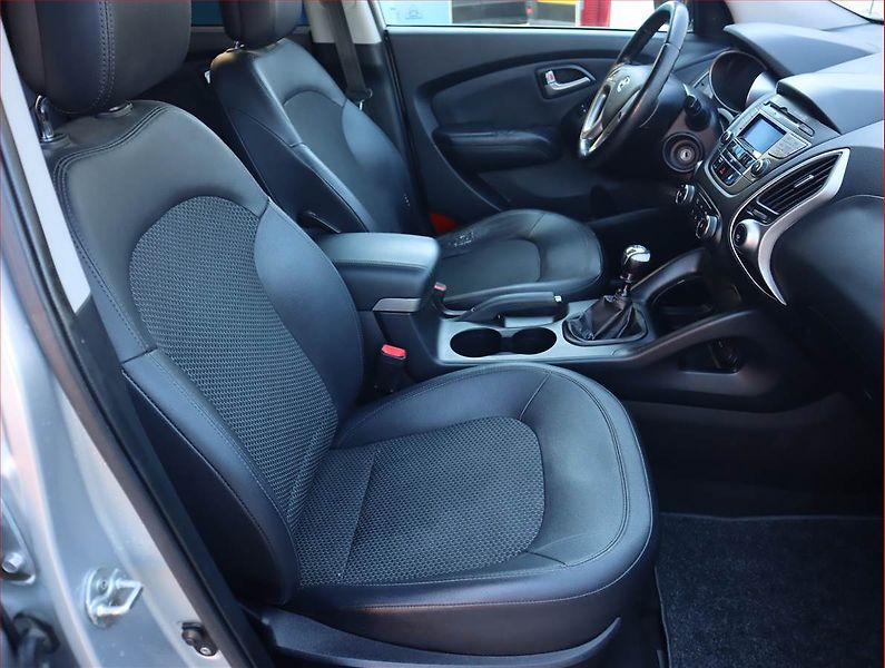 Hyundai ix35 (2011) 1.7 CRDi, Park. senzory - fotka 9 z 15