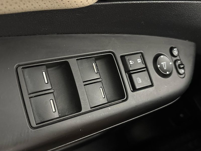 Honda CR-V Executive 4WD - fotka 21 z 31