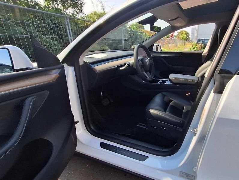 Tesla Model Y (2023) AWD Long Range    PŘIPRAVUJEME - fotka 6 z 9
