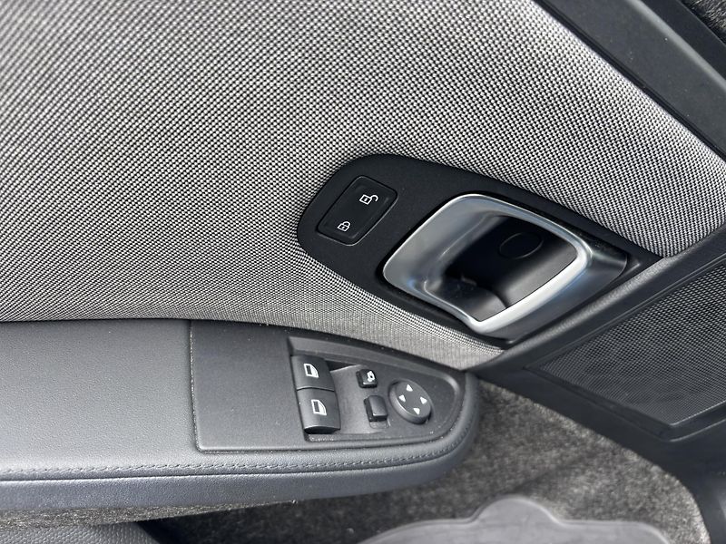 BMW i3 (2022) S 120AH, 135kW - fotka 11 z 15
