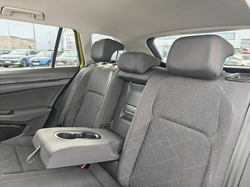Volkswagen Golf Life 6G 1,5TSi - fotka 8 z 23