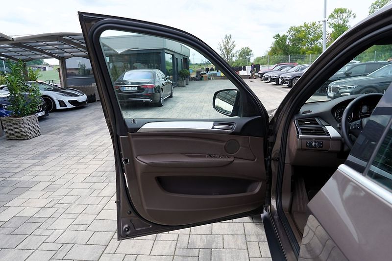 BMW X5 4.0d xDrive/kůže/7míst/55.000k - fotka 16 z 44
