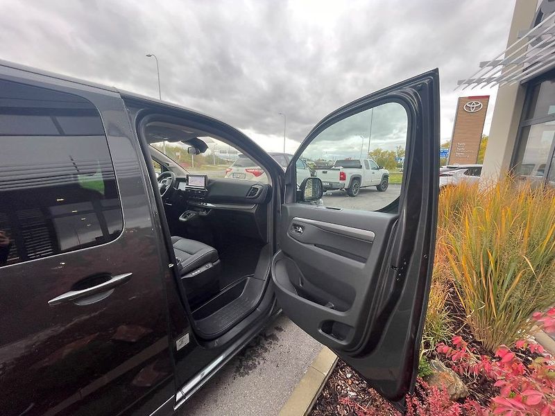 Toyota ProAce Verso 2.2D L2 180k AT VIP Skyview - fotka 26 z 30