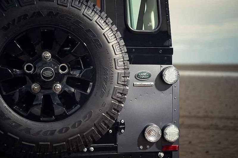 Land Rover Defender Adventure.