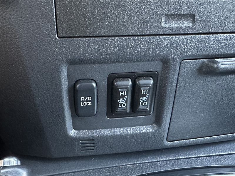 Mitsubishi Pajero 3,2 DI-D 190PS  Instyle-7 4x4 - fotka 33 z 54