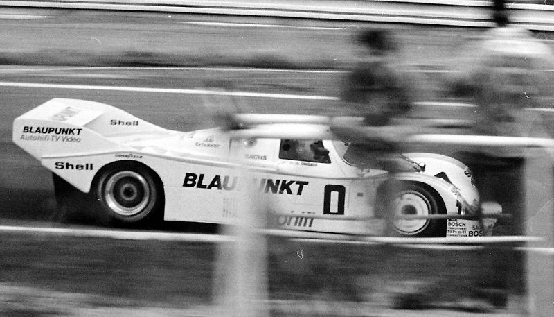 Porsche 962C týmu Joest Racing při Le Mans Classic v roce 2016.