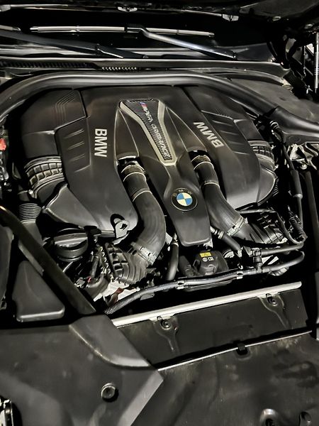 BMW Řada 5 (2017) BMW M550i xDrive/nový motor - fotka 18 z 19