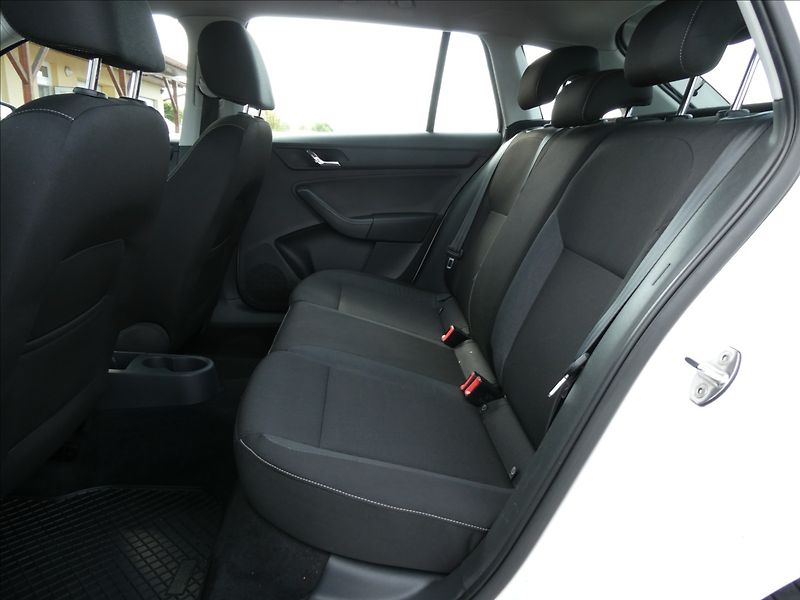 Škoda Rapid 1,2 TSI 77kW Style Spaceback - fotka 18 z 36