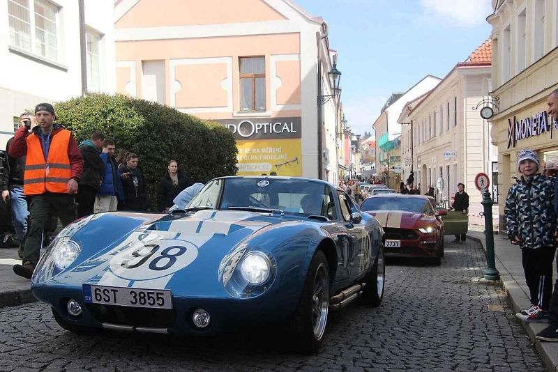 V Příbrami se sjela historická auta a motorky v rámci tradiční akce Česká Route 66.