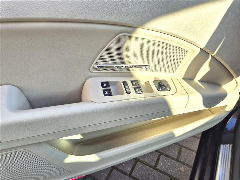 Škoda Superb 3,6 FSi V6 DSG 4x4 106Tis.Km!! - fotka 26 z 30