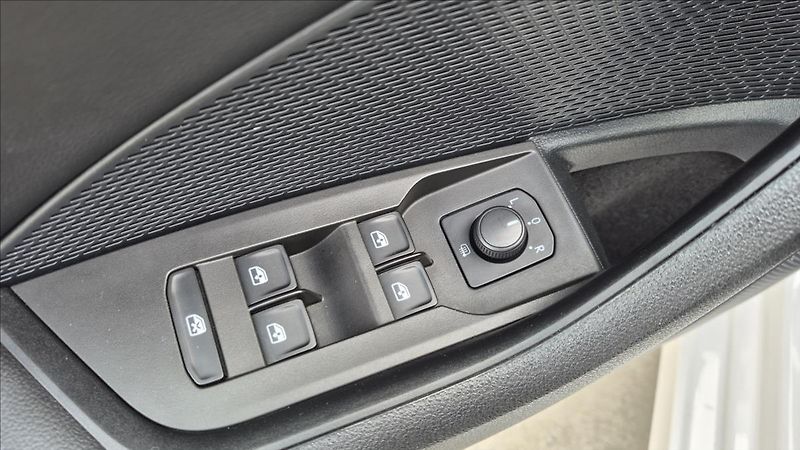Škoda Octavia 2,0 TDi 110 Kw DSG Amb+ ČR DPH - fotka 17 z 22