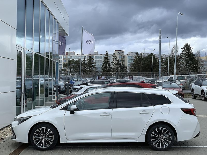 Toyota Corolla TS STYLE 1.8 HEV 103kW e-CVT - fotka 4 z 23