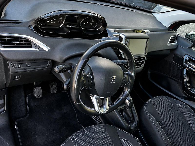 Peugeot 208 1,2I (81Kw)*MÁLO NAJETO* - fotka 8 z 15
