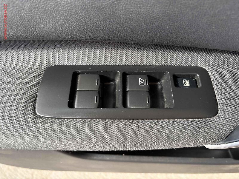 Nissan Qashqai (2008) 2.0DCi 4x4, AC, temp - fotka 12 z 15