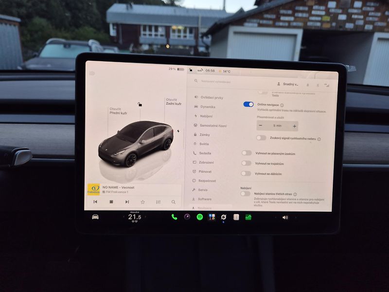 Tesla Model Y RWD 235kw 95,3 % - fotka 30 z 49