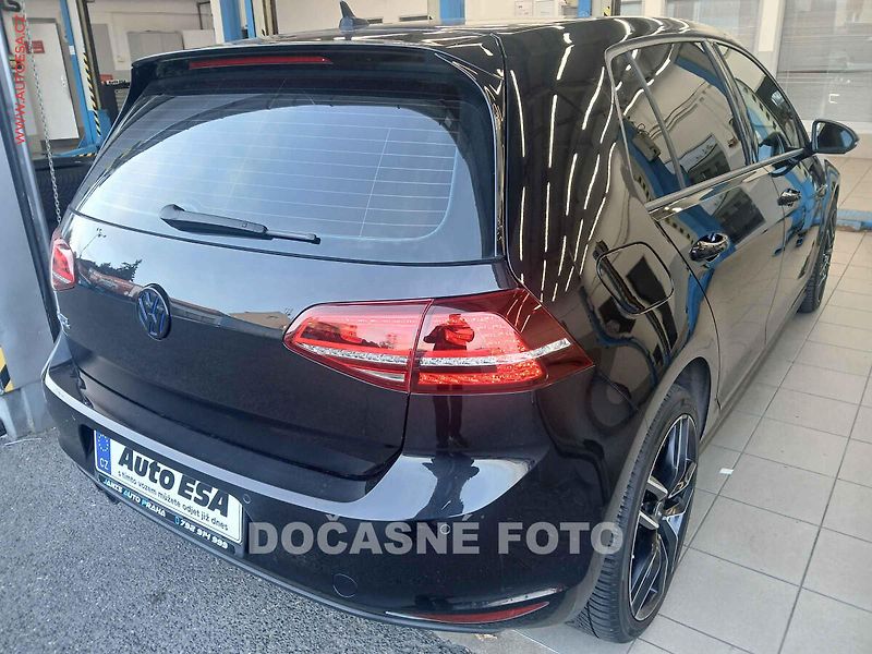 Volkswagen Golf (2014) 1.4TSi, GTE, DSG - fotka 2 z 3