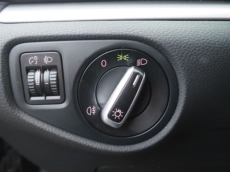 Volkswagen Sharan (2011) 2.0 TDI 103 kW, Tažné - fotka 20 z 33