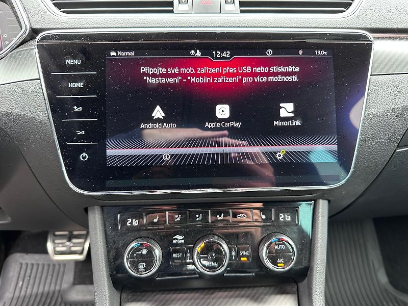 Škoda Superb COMBI 2,0 TDI 4x4 SPORTLINE - fotka 13 z 18