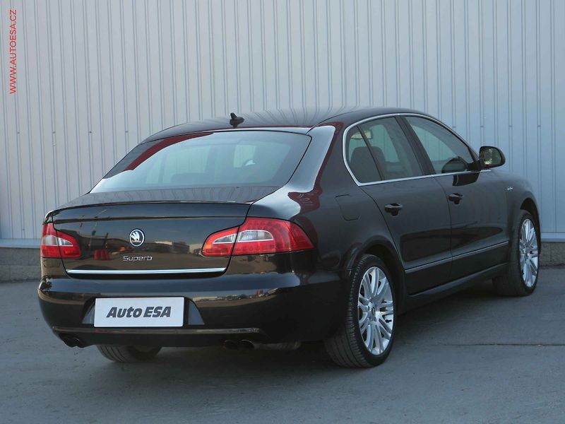 Škoda Superb (2012) 3.6 FSi 4x4, ČR, L&K, DSG - fotka 4 z 33