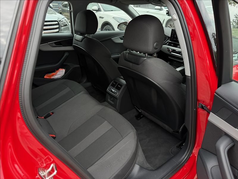 Audi A4 Avant 40 tdi quattro S-trinic - fotka 25 z 27