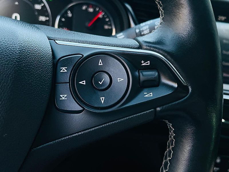 Opel Insignia 2.0CDTi MAN SERVISKA TAŽNÉ LED - fotka 49 z 55