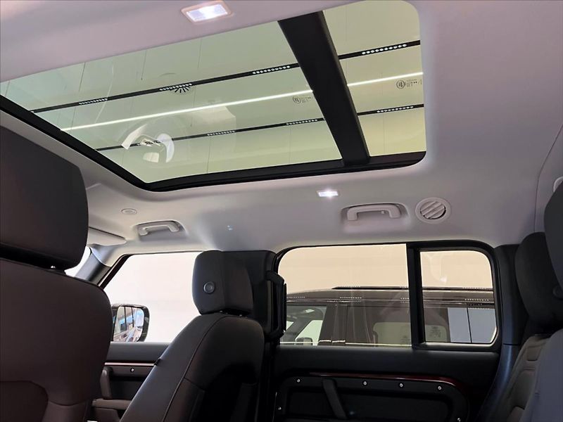 Land Rover Defender (2025) 3,0 130 X-Dynamic SE D350 AWD - fotka 17 z 19