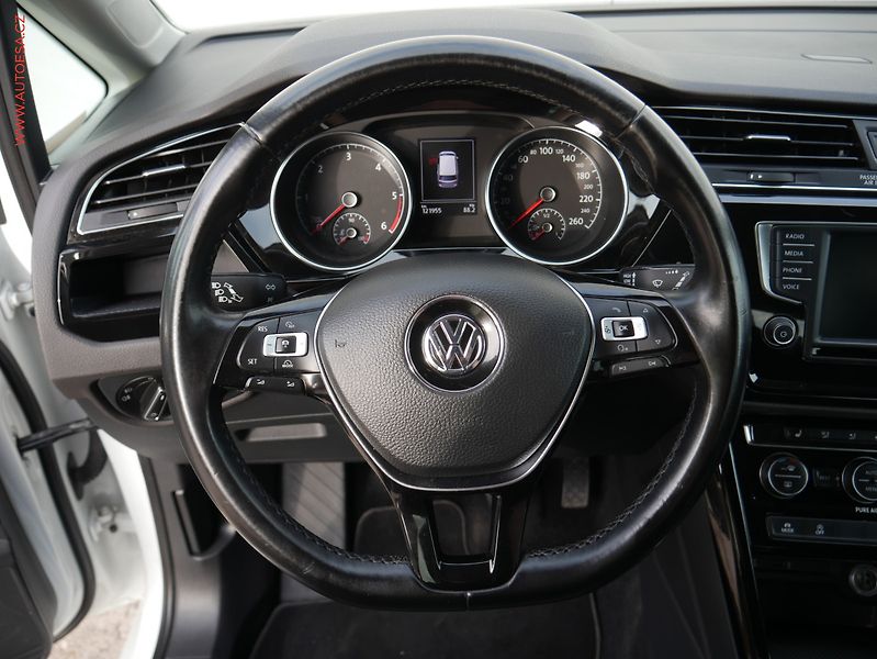 Volkswagen Touran (2016) 2.0TDi, ČR, Highline, LED - fotka 16 z 19