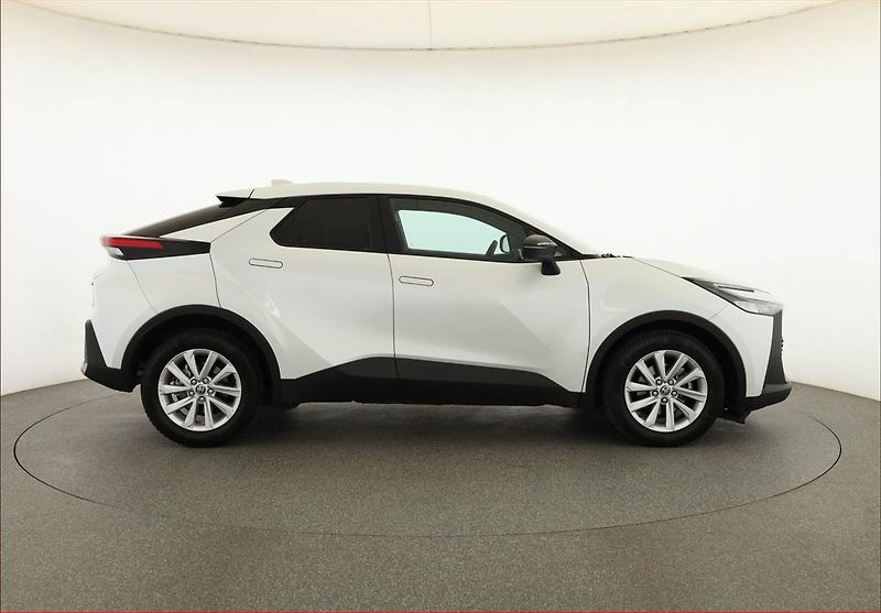 Toyota C-HR (2025) 1.8 Hybrid - fotka 6 z 18