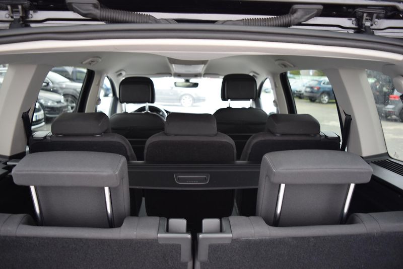 Volkswagen Touran (2017) 1.4TSI 110kw 7MÍST HIGHLIN TAŽ - fotka 10 z 48