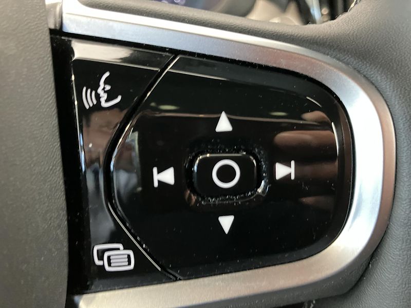 Volvo XC60 B5 AWD Black Edition Plus AT8 - fotka 25 z 47