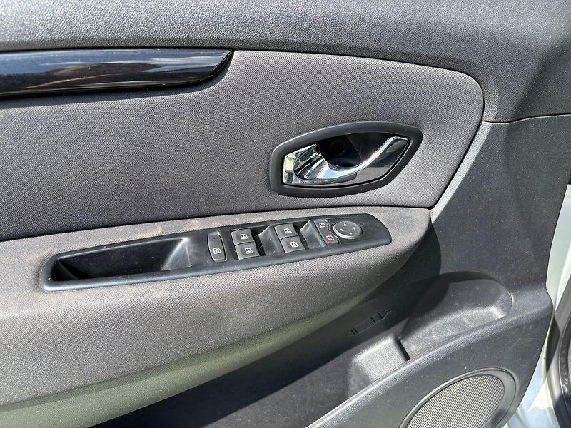 Renault Scénic 1.5dCi, 81kW, Automat, Tažné - fotka 13 z 27