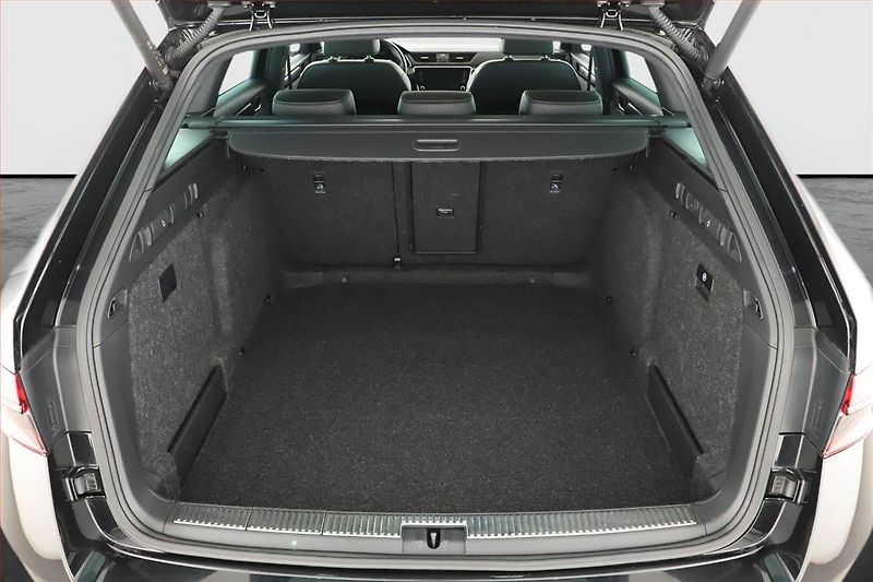 Škoda Superb (2022) Sportline 2.0 TSI - fotka 19 z 20